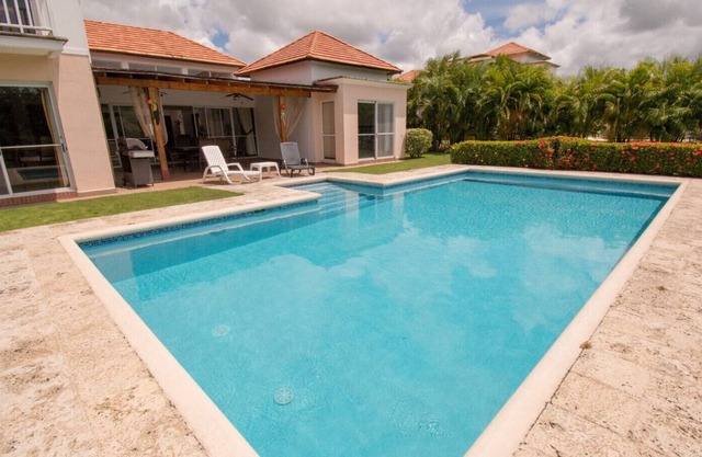 Spectacular lake view villa in Decameron