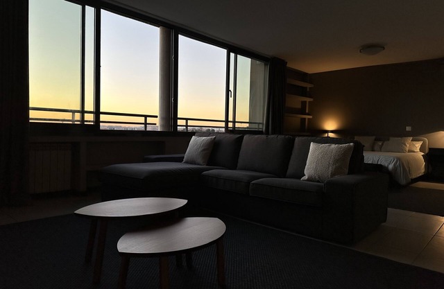 SPECTACULAR LOFT MADRID NORTE PARKING AND BREAKFAST