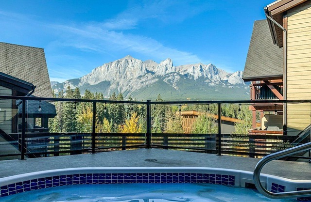 Spectacular Mountain views in Rundle Cliffs Lodge