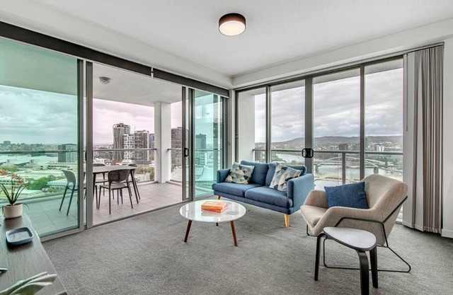 Spectacular River View Apartment