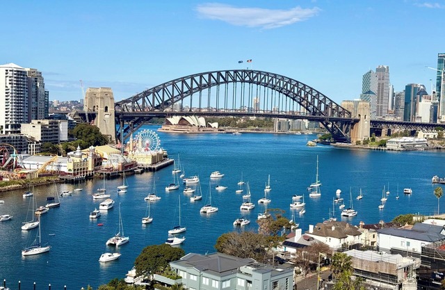 Spectacular Sydney Harbour Views - 1 bedroom Modern apartment
