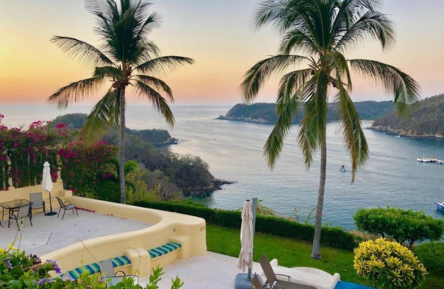 Spectacular View. Oceanfront, 1 BR, 2 story Penthouse.
