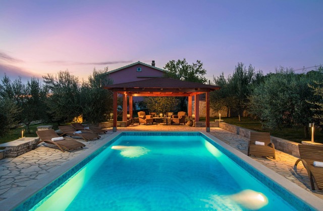 Spectacular view, private pool, near the beach