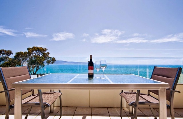 Spectacular Views Apartment: Bay Panorama