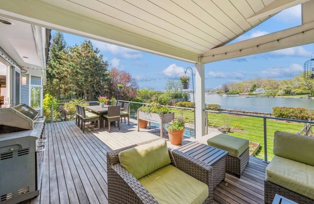 Spectacular Waterfront Summer Rental: Stunning Views, Pool, Hot tub, Gym & Dock