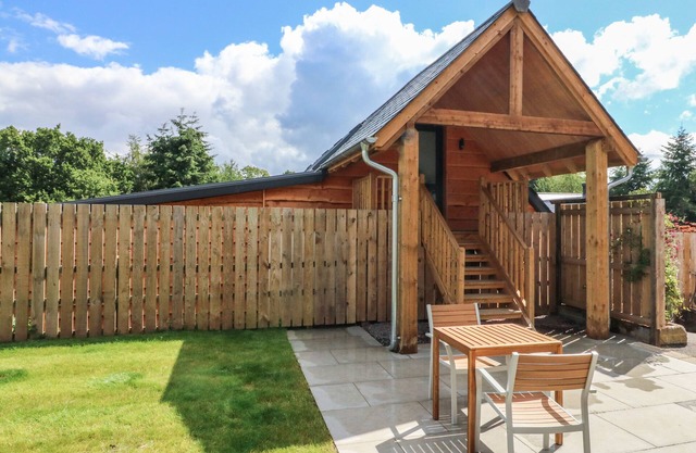 SPICERY BARN LOFT, pet friendly, with hot tub in Tedburn St Mary