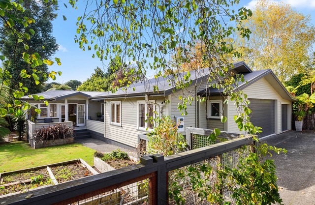 SPIN AT REDWOODS MUCH LOVED LYNMORE HOME A STONE'S THROW FROM REDWOOD FOREST