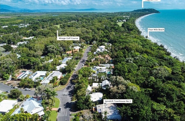 Spindrift Townhouse No.3 - 2 Bedroom Beachfront Townhouse