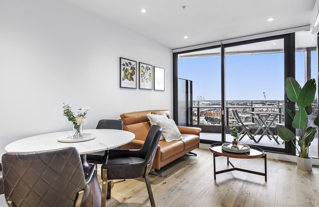 Splendid 2-Bed Apartment with City Views