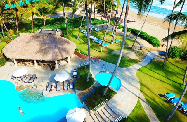 Splendid beachfront penthouse - close to town!