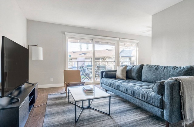 Splendid Foster City 2BR w/Pool, W/D, Gym, near highways, by Blueground