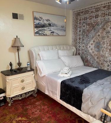 Splendid Room in House 10 mins to Airport