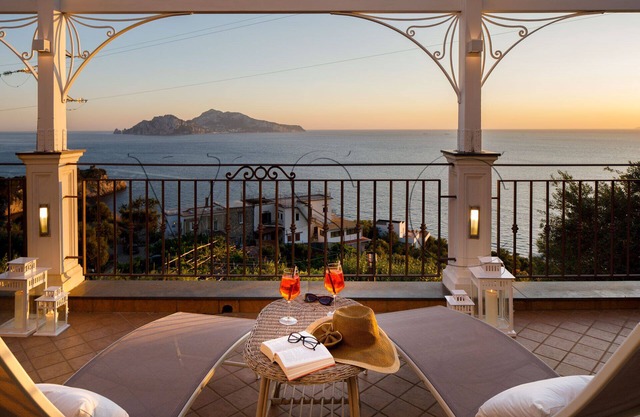 SPLENDORE SU CAPRI - Villa with pool on Sorrentine Peninsula overlooking Capri
