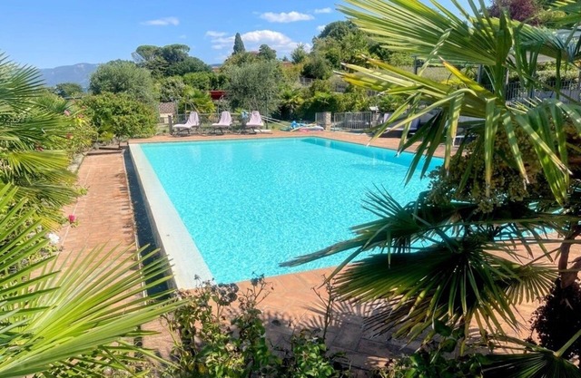 Spoleto Poolside-APT 5 - Spoleto centre 0.7 km, Rome 60 km, car not essential