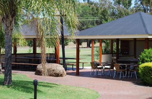Sportsmans Motor Inn