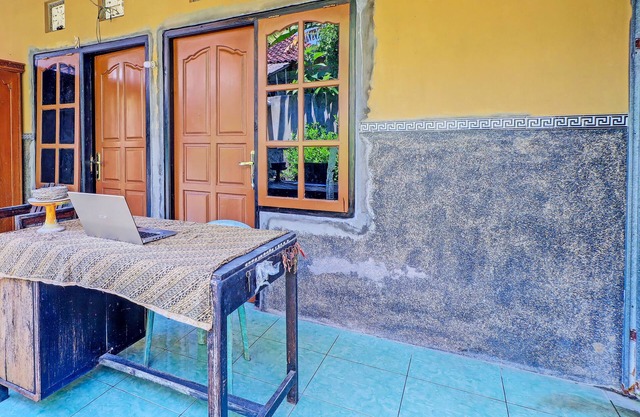 SPOT ON 92399 Hotel Sekar Jagat Near Pantai Baluk Rening