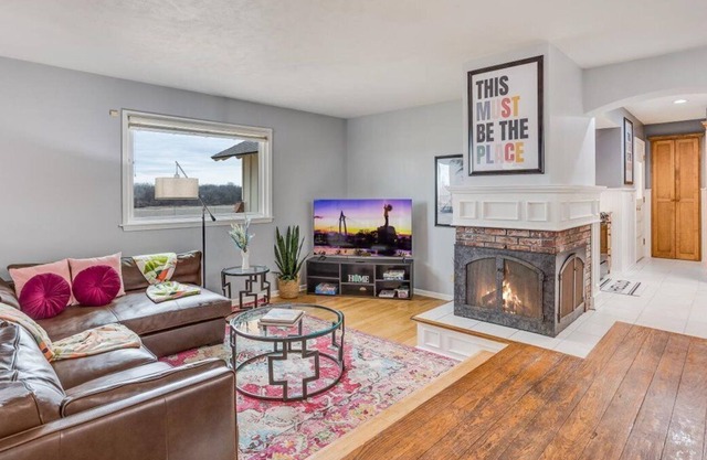 Sprawling 6BD Home With POOL In Safe Area!