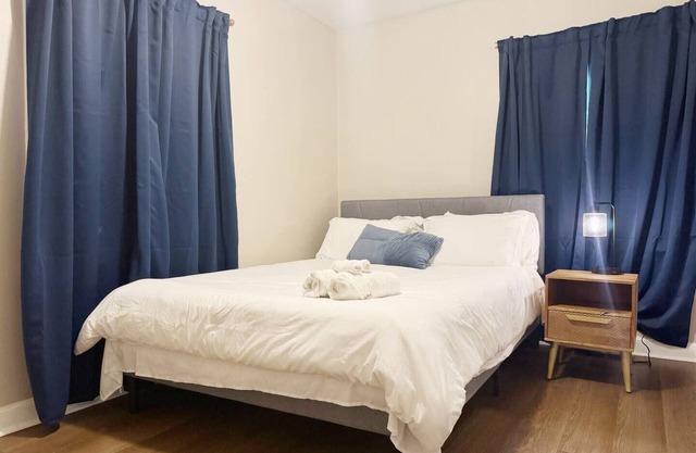 Spring Street Suites B/Stylish 3BD/1BA Apt