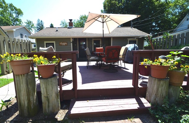 SPRING & SUMMER COTTAGE- PERFECT LOCATION - One block to Lake Michigan