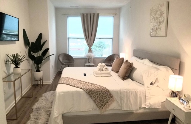 ★Spring Wonderland DEEP discount on COZY King Bed Near EWR AIRPORT & NYC★