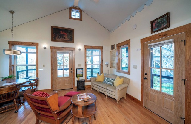 Sproul Cottage- On Lake O' the Pines- ADA