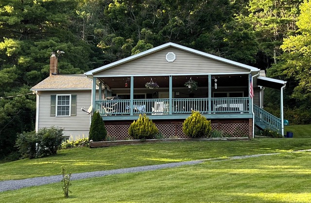 Spy Run Hideaway is a 1/2 mile from the Blue Ridge Parkway & pet friendly!