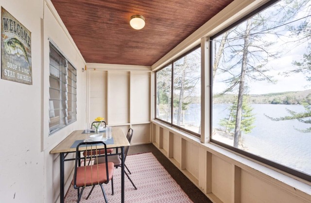 Squam Waterfront 2 bed 1 bath rental (Suite 6)