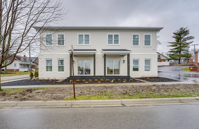 St Clair Apartment - Walk to River & Boardwalk!