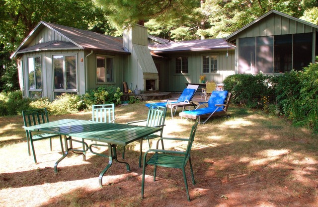 St. Croix River Summer House in Scandia, Waterfront Access & Stunning Views.