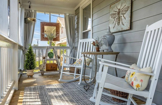 St. Elmo Bliss Bungalow - 2BR