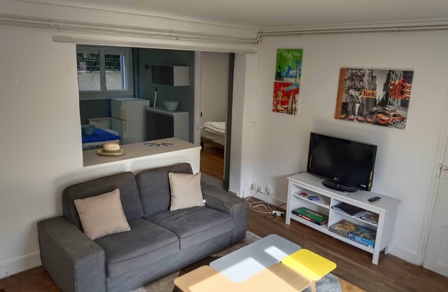 St Malo apartment in the station district, 15 min walk from the sea.