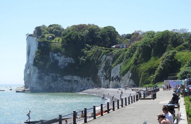 St Margaret's 2-Bed Chalet - Sleeps 4 & Pets ok
