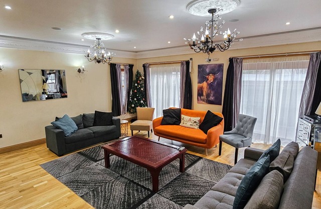 St Martins 12 Bedroom House - Tranent