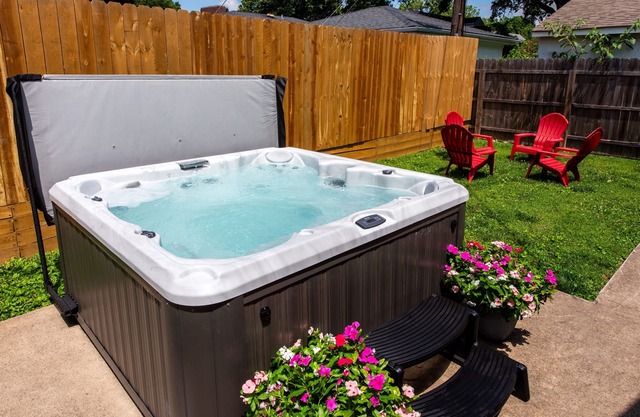 St. Matthews Haven - Near State Fair Fun, Hot Tub