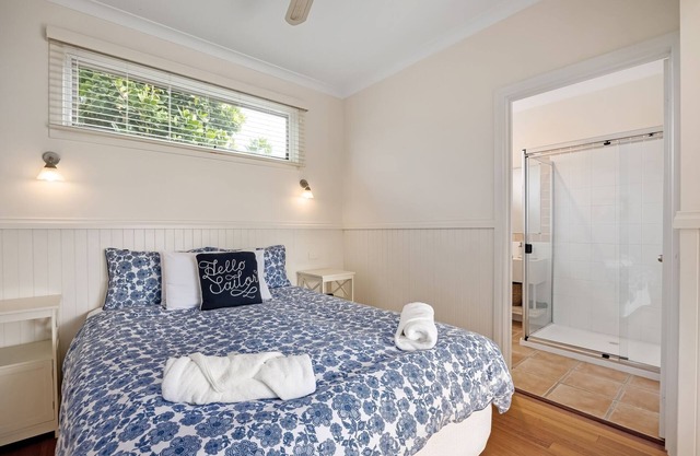 ST PAULS PINK BAYSIDE SELF CONTAINED COTTAGE IN SORRENTO