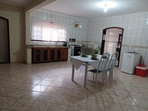Sta Amélia 1 quarto familia 1 banheiro c/garagem