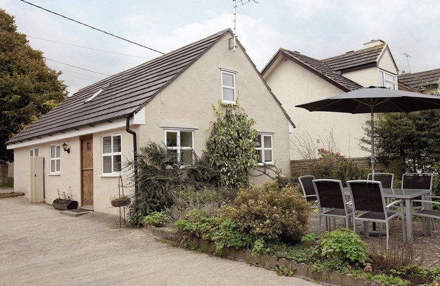 Stable Cottage - HW7452