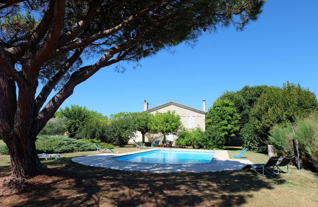 Standing, exceptional place private pool13x6, enclosed park 3000 M2 Free Wifi