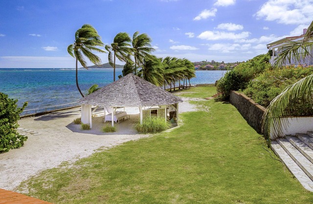 Standing Villa, feet in the water, panoramic sea view, swimming pool