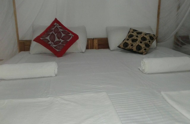 Star Rest Beach Hotel Arugambay