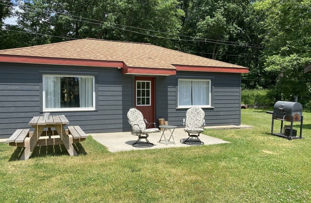 Stargazer Cottage - Lakefront Cottages On Semi-private Lake, Beach, Boats, Fun!
