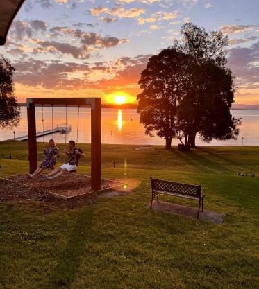 Stay a While at Murrays Beach retreat