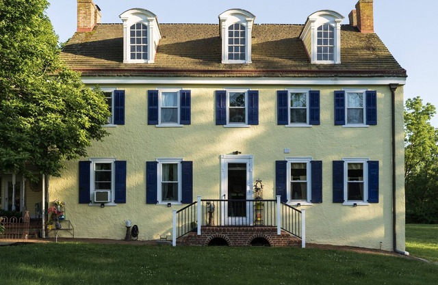 Stay and Be Home - Artful & Charming Guest Suite