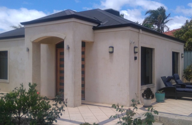 Stay in Comfort: Modern Home with Complimentary Breakfast Welcome Pack
