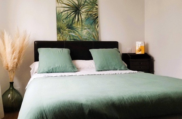 Stay in Le Mans: room with private shower, free parking