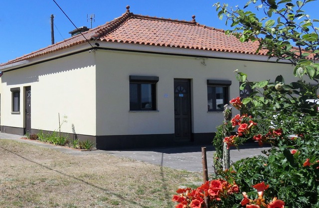 Stay in the suburb & SAVE– only 5 min. drive to the main ocean beach in Torreira