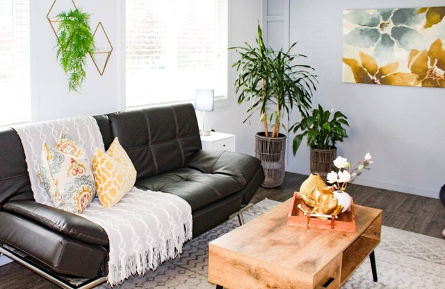 Stay near Point Defiance Park in our charming 1-bedroom cottage