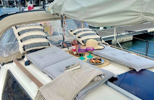 Stay On - Sailboat