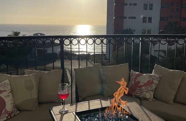 Stay. Play. Wine. Dine. In luxury oceanview paradise!