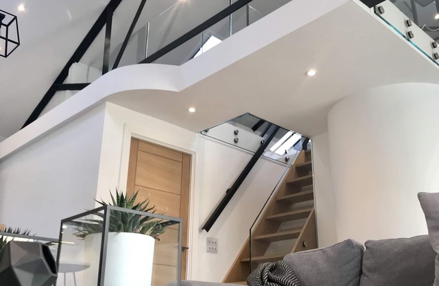 Staycation New York Loft Gated Development LUX St Albans - Off Street Parking